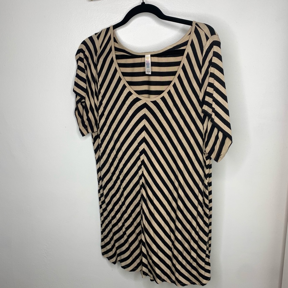 Lularoe Classic T chevron top shirt
